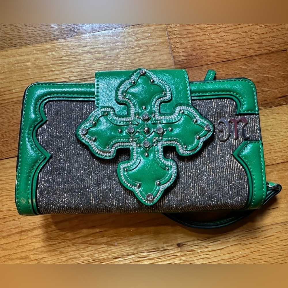 Miss Me Green Wristlet Wallet Purse Logo Sparkling Bling Small Defect
